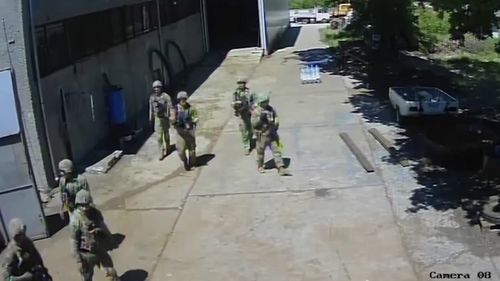 VIDEO Președintele Bulgariei, despre pătrunderea din greșeală a unor soldați americani într-o fabrică de lângă Plovdiv în timpul unui exercițiu militar: Este absolut inacceptabil ca viețile și liniștea cetățenilor bulgari să fie puse în pericol 