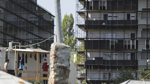 Focar de coronavirus pe un șantier din București: 34 de muncitori nepalezi și indieni, testați pozitiv