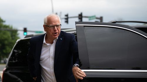 Democratul Tim Walz, candidat la postul de vicepreşedinte al SUA în 2024, renunţă să candideze pentru realegerea ca guvernator în Minnesota, pe fondul unui scandal uriaș de deturnare de fonduri