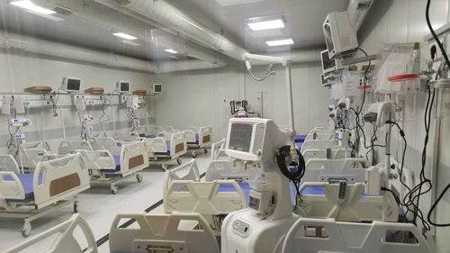 Conducerea Spitalului ”Sfântul Spiridon” din Iaşi susţine că decesele celor doi rezidenţi şi a unui brancardier au survenit din cauze medicale şi că nu este vorba despre o suprasolicitare la locul de muncă