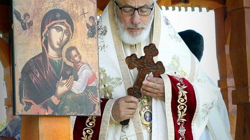 „Femeia, înger pe pământ. Nu ne este îngăduit s-o considerăm obiect de batjocură”, spune Calinic Argeșeanul, replicându-i astfel Arhiepiscopului Tomisului care remarca „neputința” femeii de a avea rol important în Biserică