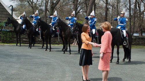 Maia Sandu strânge legăturile cu casa regală: s-a întâlnit cu principesa Margareta și a plantat un stejar la Palatul Elisabeta