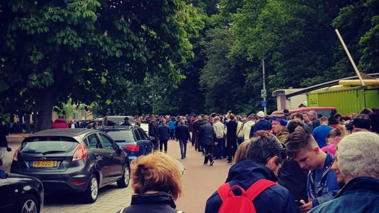 VIDEO Imagini impresionante: Cum arată o coadă de peste 5 ore, filmată pe repede înainte
