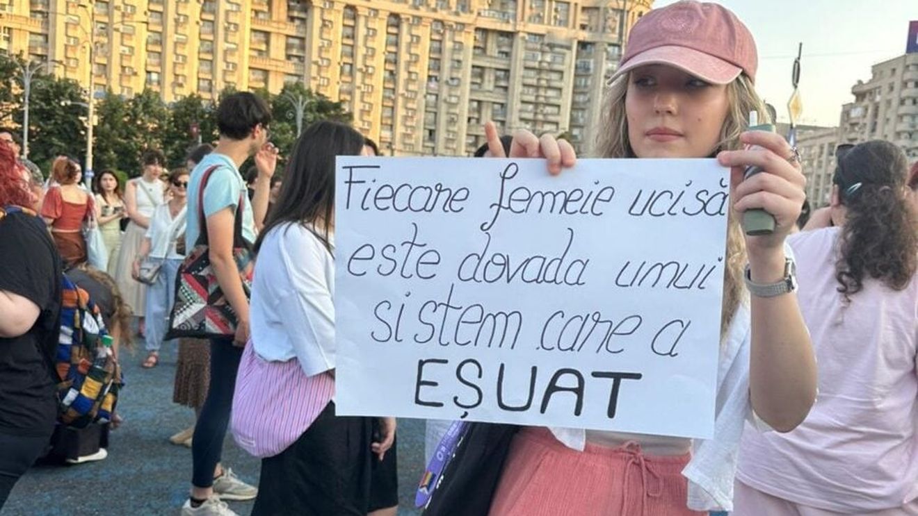 Premierul Bolojan cere instituțiilor statului „să-și schimbe urgent abordarea” în privința violenței împotriva fetelor și femeilor / „Fiecare caz de femicid este o dramă socială și un semnal că statul român trebuie să facă mai mult”