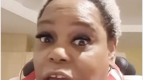 VIDEO O britanică vorbește engleză cu puternic accent italian, după un atac cerebral / „Mi se pare o nebunie să vorbesc așa, simt că nu-mi recunosc propria voce și chiar și râsul meu sună diferit”