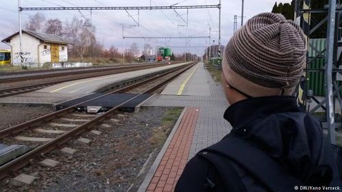 Premierul anti-migrație și muncitorii vietnamezi, mongolezi, ucraineni și români angajați la firmele lui