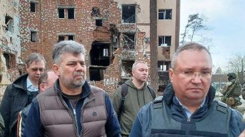 Premierul Ciucă, la un an de război în Ucraina: ”Vinovaţii trebuie să răspundă în faţa legii şi a istoriei” / Palatul Victoria, iluminat în culorile drapelului Ucrainei