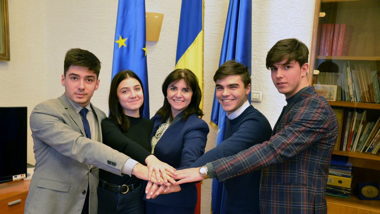 Ministerul Educației: Începând din toamnă, elevii vor circula gratuit pe baza carnetului de elev, vizat de către unitatea școlară