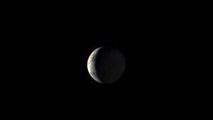 O planetă uriaşă care orbitează în jurul unei stele pitice îi intrigă pe astronomi (studiu)