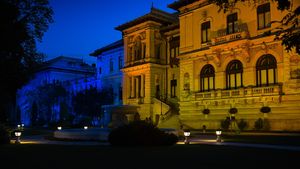 FOTO Palatul Cotroceni, iluminat în culorile drapelului ucrainean, cu ocazia Zilei Independenței Ucrainei
