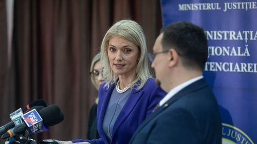 Alina Gorghiu: Ca ministră a justiţiei nu pot comenta deciziile CCR sau ale instanţelor de judecată, dar eu cred în justiţia din România şi am încredere că orice demers este fundamentat. Va fi foarte important ca românii să afle tot adevărul