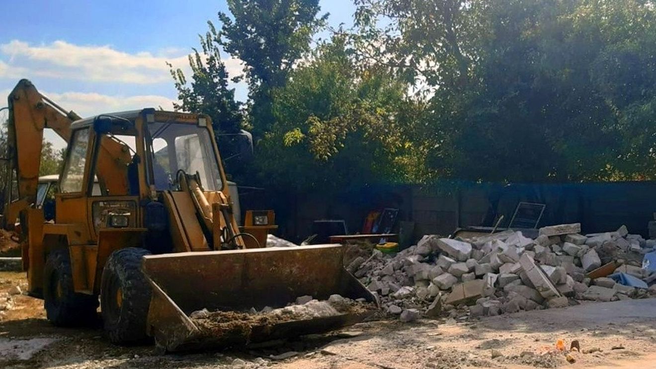 Clotilde Armand anunţă că a început demolarea construcţiilor ridicate ilegal: Vom merge până la capăt să oprim acest fenomen