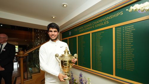 VIDEO Carlos Alcaraz este noul campion de la Wimbledon, după o finală de vis câștigată în cinci seturi în fața lui Djokovic/ Spaniolul de 20 de ani își consolidează locul în fruntea clasamentului mondial