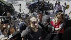 DOCUMENT Procurorii îl acuză pe dealerul Tudor Duma zis ”Maru” că a refuzat să cheme ambulanța pentru tânărul drogat aflat în stare critică. ”Maru” se temea să nu fie arestat pentru furnizarea drogurilor. Tânărul în agonie a fost abandonat pe stradă