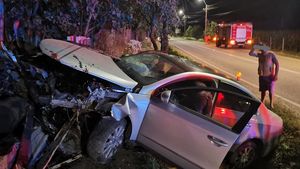 Doi șoferi, ambii cu o alcoolemie de peste 0,7 la mie și unul fără permis de conducere, implicați într-un accident soldat cu trei răniți