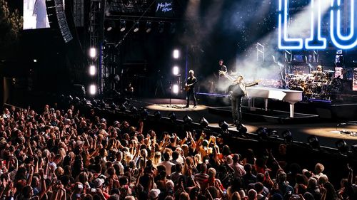 Festivalul de Jazz de la Montreux aduce artiști de top precum Chaka Khan, Lionel Richie, Santana, Alanis Morisette/ O parte dintre concerte se transmit live/ Topul reprezentațiilor memorabile, de-a lungul timpului