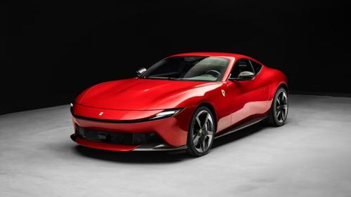 Ferrari „parcat” pe balconul unui apartament din Viena / Proprietarul a vrut să-și protejeze, pe timpul iernii, bolidul de 300.000 de euro