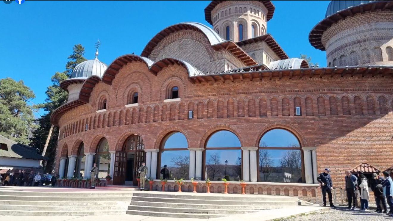 Osemintele principelui Nicolae şi ale soţiei sale au fost reînhumate în noua catedrală de la Curtea de Argeş