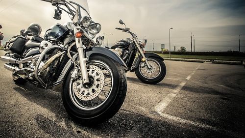 Doi minori, răniţi grav, la Suceava, după ce au intrat în coliziune, pe motociclete