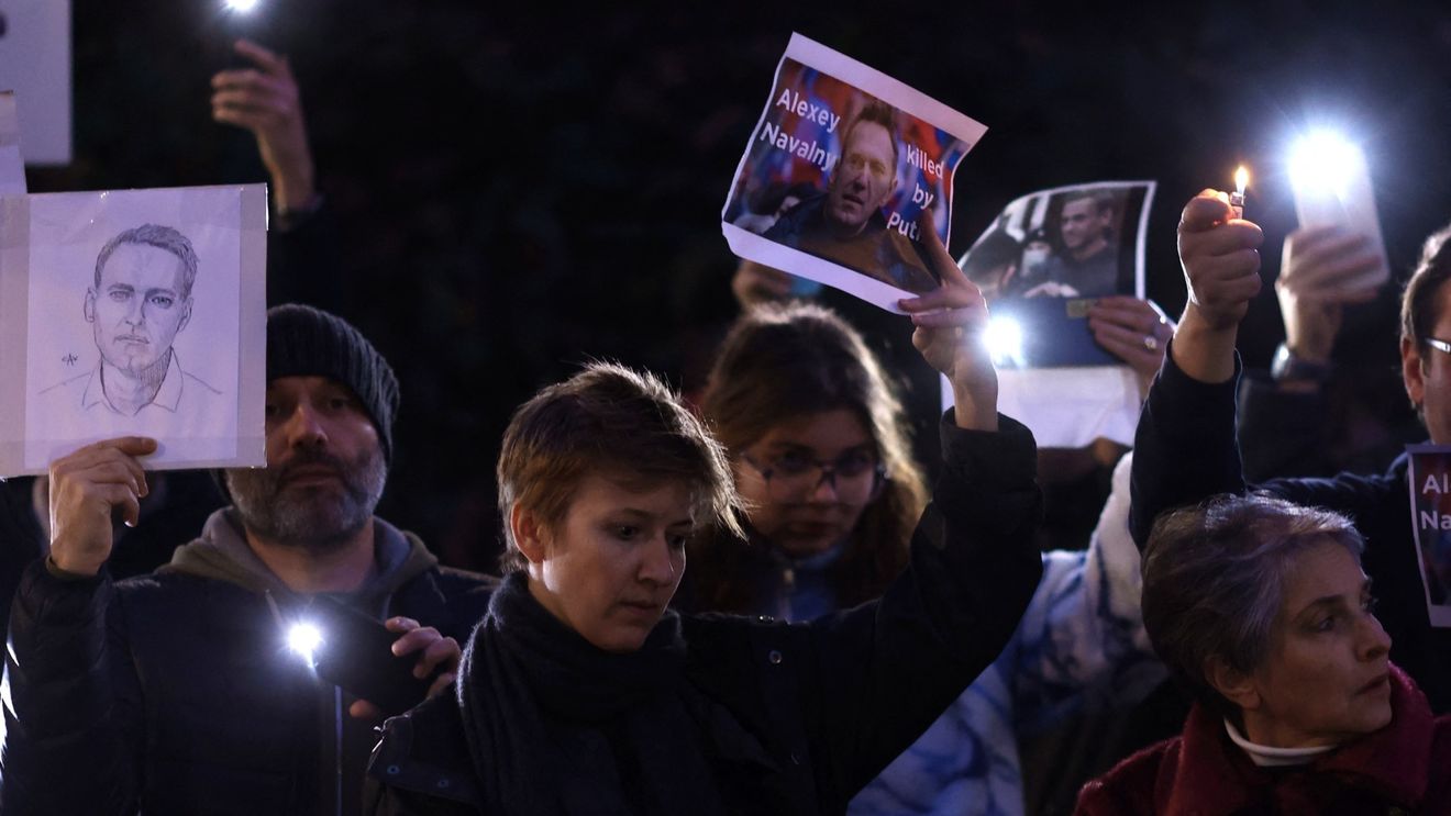 Opoziţia le cere ruşilor să îi îndeplinească ultima dorinţă lui Navalnîi, votând exact la amiază