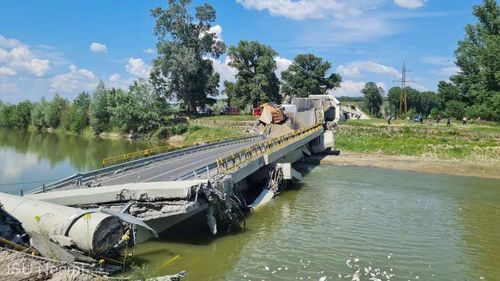 Aproape 20 de oi au murit sub dărâmăturile podului prăbușit în Neamț, anunță ISU