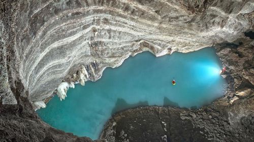 Cel mai mare lac termal subteran din lume, descoperit în Albania / Se află la capătul unui abis de peste 100 de metri și măsoară 138 de metri lungime şi 42 de metri lăţime