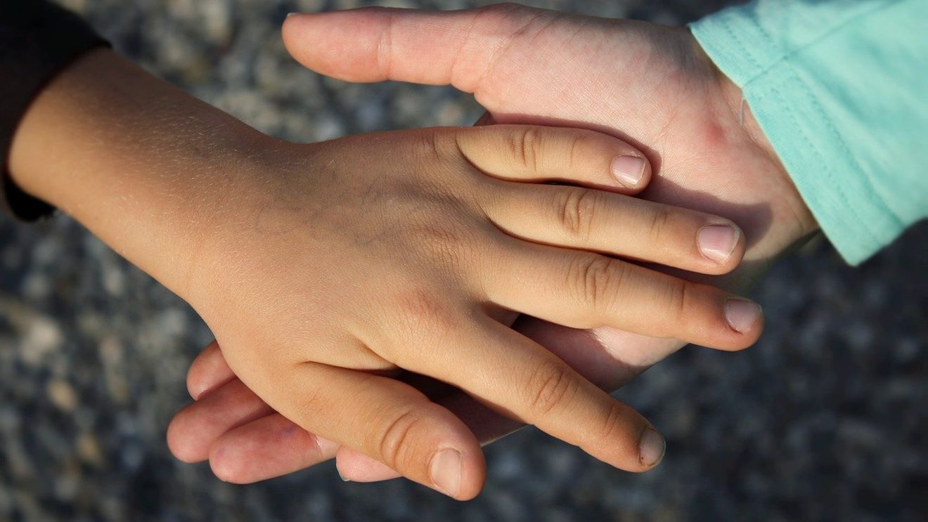 Peste 90.000 de apeluri au fost primite în primul an de funcționare a programului pentru copii abuzați sau neglijați/ Zeci de mii de copii au fost salvați, susține consilierul de stat Mădălina Turza