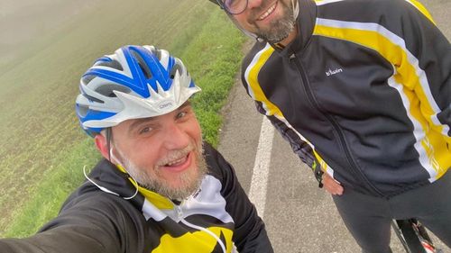 Doi clujeni merg pe biciclete până la Capul Horn, după ce în urmă cu doi ani au ajuns la Cercul Arctic / Vor să ducă un exemplar din cartea ”Toate pânzele sus” și să îl lase simbolic ”la capătul unui drum izolat și greu accesibil”