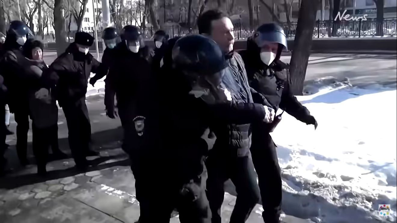 Peste 90 de protestatari ruși împotriva războiului au fost arestați la Sankt Petersburg