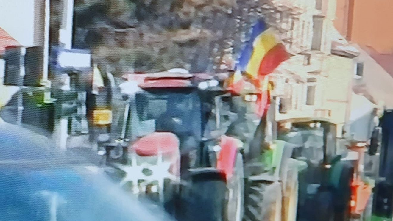 Fermierii și transportatorii protestează în Brașov: zeci de utilaje pe străzile din centrul orașului