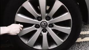 Cauciucuri tăiate contra poluare. Ce este mișcarea ”Tyre Extinguishers” și în câte țări s-a extins: ”Vom face imposibilă deținerea unui SUV în zonele urbane”