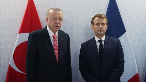 Ankara îl critică pe președintele Emmanuel Macron, pentru declarații care asociază Turcia cu Rusia și China în prezentarea Franței ca pe un inamic