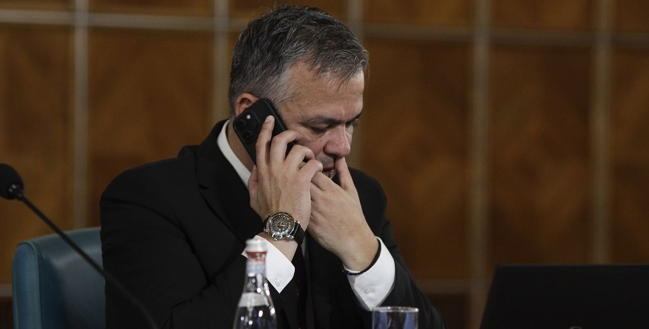 Live Adrian Veştea a amânat pentru luni depunerea listei de miniștri la Parlament și își anunță candidatura la președinția PNL / PSD va decide duminică dacă intră în guvernul Veștea / Liberalii puciști au dat PNL în judecată