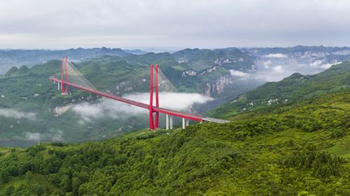 Nouă oameni au murit şi 70 sunt răniţi după ce două vase s-au răsturnat pe un râu din China