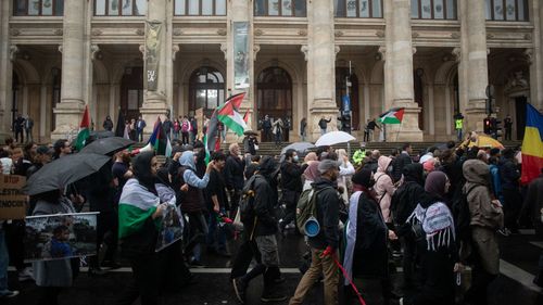 FOTO/VIDEO Miting de susținere pentru Palestina în București. Peste 500 de participanți strigă Palestina Liberă și Israel Terorist / Participant: Crimele Hamas sunt fake news