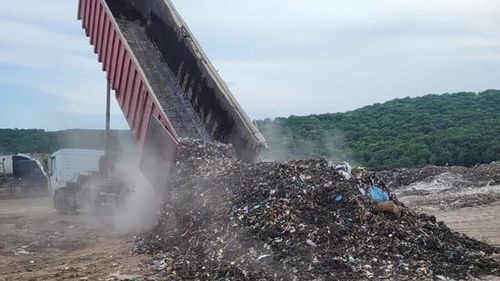 12 persoane au fost reținute după percheziții într-un dosar cu deșeuri depozitate ilegal în Prahova