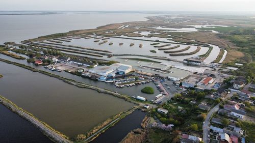 Tulcea: A fost inaugurat noul port turistic din Jurilovca / Acesta are o capacitate de 180 de locuri de acostare, iar investiţia este de aproape 20 de milioane de lei