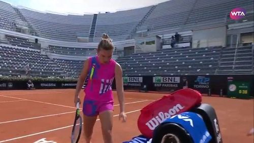 Simona Halep a suferit o ruptură musculară la gamba stângă și a abandonat turneul WTA de la Roma