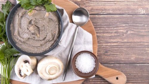 Paté de ciuperci în mai multe combinații aromatice, exclusiv vegetale sau cu brânzeturi. Ideal la micul dejun, dar și în sandviș sau wrap de luat la pachet