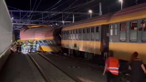 Accident de tren în Cehia: Patru morți și peste 20 de răniți, după ce un tren de pasageri s-a ciocnit cu unul de marfă
