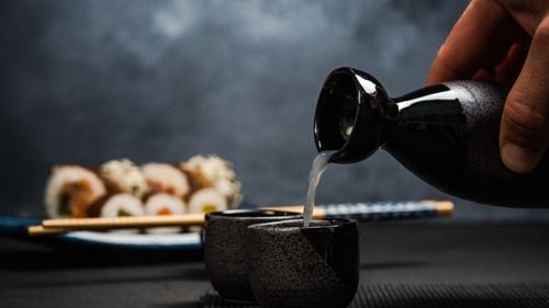 Un pahar de sake făcut în spațiu ar putea fi vândut cu 500.000 de dolari