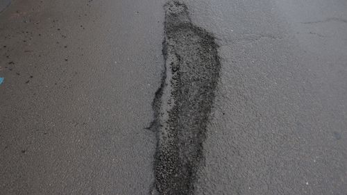 Carosabil prăbuşit pe strada Vasile Pârvan, la intersecţia cu bulevardul Mihail Kogălniceanu din Capitală / Traficul rutier a fost restricționat
