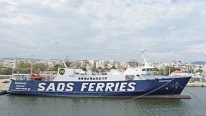 MAE: Aproximativ 100 de cetățeni români au fost transferați de pe insula Samothraki spre Grecia continentală