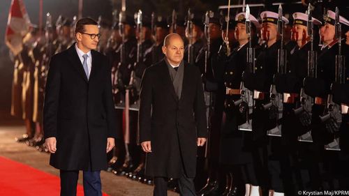 Premierul Poloniei, Mateusz Morawiecki, a criticat obiectivele politice germane în UE, cu ocazia vizitei cancelarului Olaf Scholz