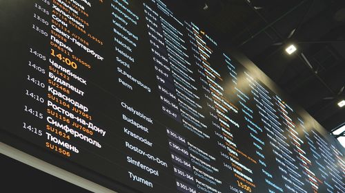 Două avioane s-au ciocnit pe pista unui aeroport new-yorkez, pe fondul lipsei controlorilor de trafic aerian