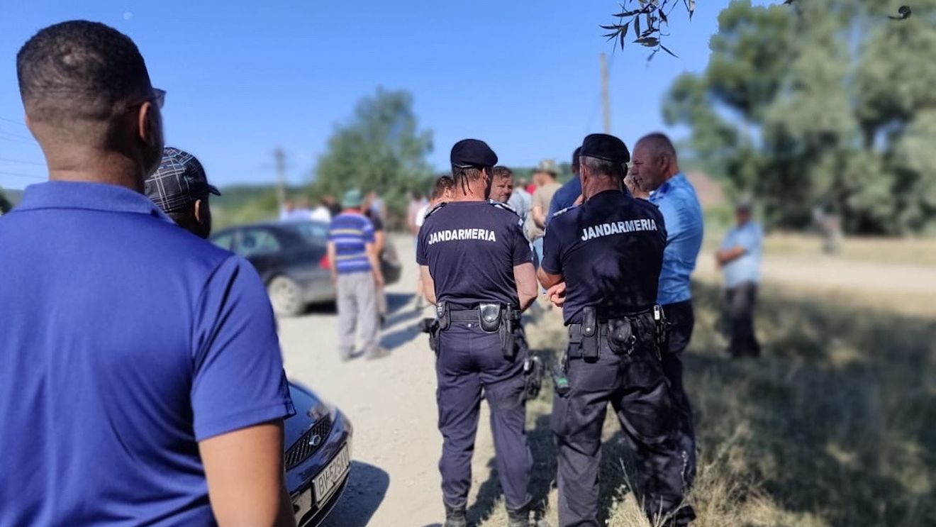 Revolta localnicilor de lângă poligonul Cincu, din cauza drumului prost / Reabilitarea unui pod nu se poate face din cauza lipsei unui aviz Hidroelectrica