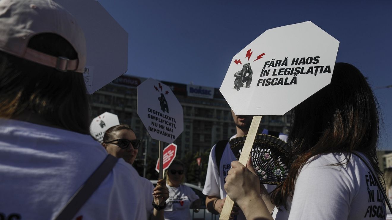 Protest și la Iași în fața ANAF din cauza măsurilor fiscale luate de guvernul Ciolacu: ”Eliminarea e-TVA a fost pentru noi, contabilii, linia roșie”