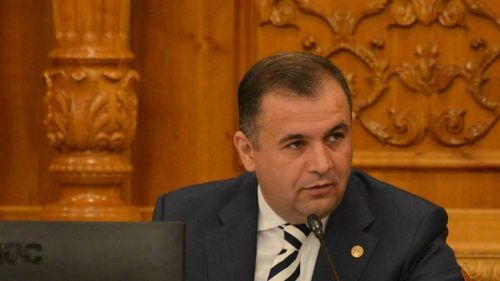 Liderul PSD Vrancea, Nicuşor Halici, s-a aliat cu formațiunea extremistă AUR la Consiliul Județean, fiind de părere că asemenea alianță ar funcționa și la nivel național: „O reconstrucţie de maniera asta pragmatică trebuie și la nivel național nu doar județean”