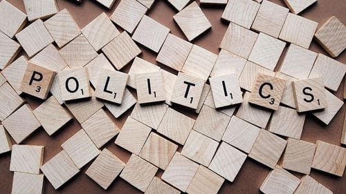 The Financial Times: Centrul politic fantomatic al Europei riscă să alimenteze populismul. Noi coaliții și strategii electorale disimulează oportunismul și absența substanței ideologice