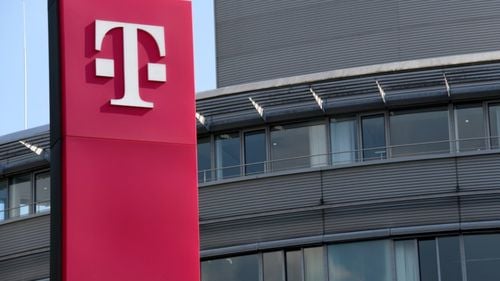 JP Morgan, analiză despre activele OTE: Există posibilitatea ca tranzacția din România să fie anunțată înainte de sfârșitul anului / Evenimentele politice recente vor avea un impact negativ asupra calendarului vânzării Telekom